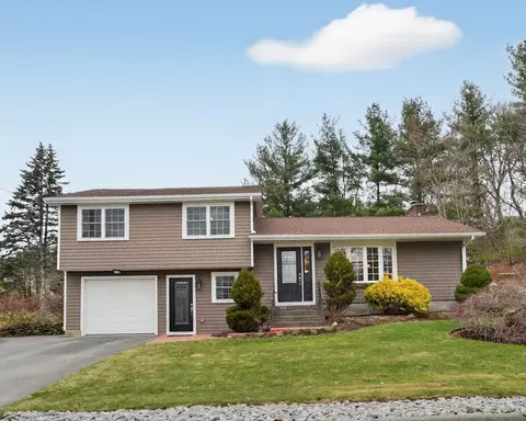 1221 Phenix Ave, Cranston, RI 02921