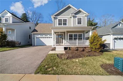 43 Somerset Cir, North Kingstown, RI 02852