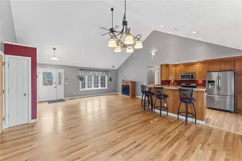 73 Deer Run Trl, Smithfield, RI 02917