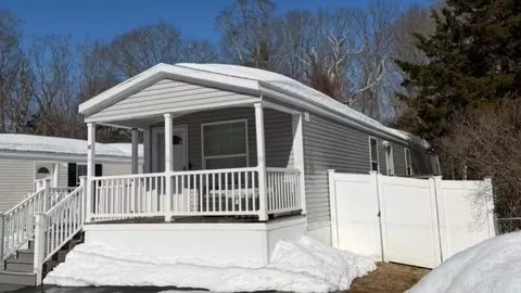 14 Hemlock Rd, Glocester, RI 02814
