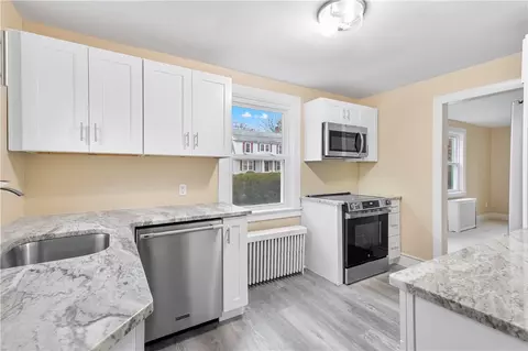 396 Elm St, Warwick, RI 02888 photo 3