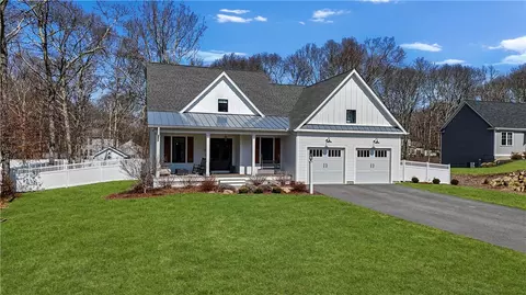 74 Lyne Rd, Tiverton, RI 02878