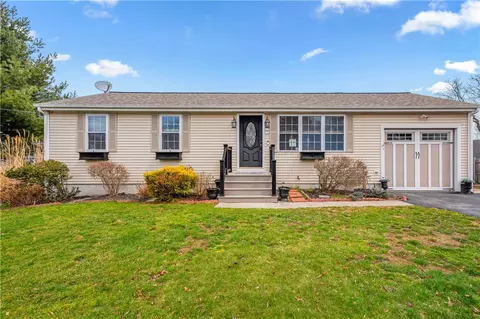 1 Saint Anna Ave, Bristol, RI 02809
