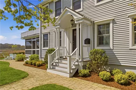 8 Key Ct, Newport, RI 02840