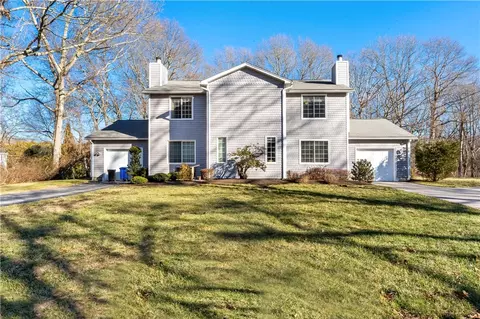 9 Parsley Ln, Saunderstown, RI 02874
