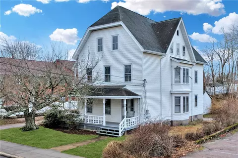 7 Dixon St, Westerly, RI 02891