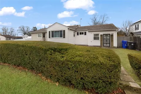 20 Cleveland St, West Warwick, RI 02893