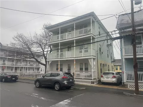 37 Central St, Manville, RI 02838