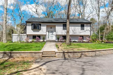 433 Gravelly Hill Rd, South Kingstown, RI 02879