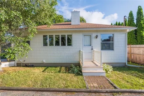 137 Kingstown Rd, Narragansett, RI 02882