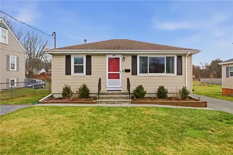 960 Lees River Ave, Somerset, MA 02726