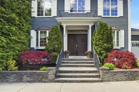 32 Mount Ave, Providence, RI 02906