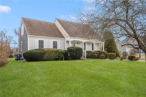 103 Gossets Turn Dr, Middletown, RI 02842