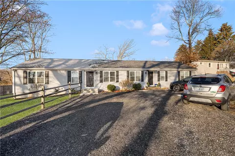 8 Deluca St, Johnston, RI 02919