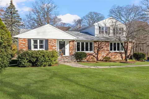 117 Moccasin Trl, Cranston, RI 02921