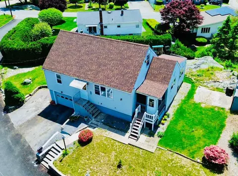 4 Heritage Cir, Johnston, RI 02919