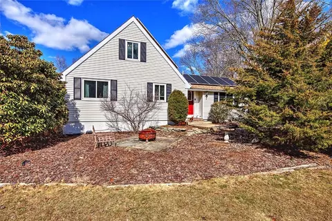 121 Jenckes Hill Rd, Lincoln, RI 02865