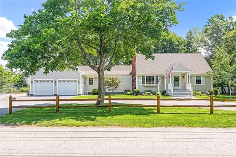 82 Princes Hill Ave, Barrington, RI 02806