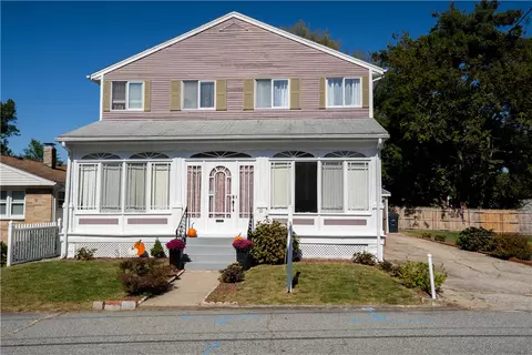 21 Madison St, Warwick, RI 02888