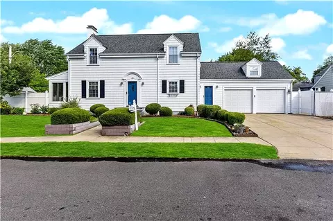 64 Julia St, Cranston, RI 02910
