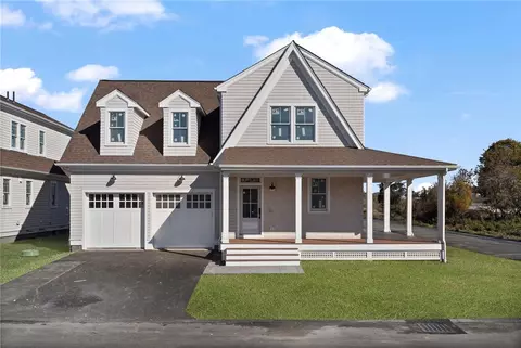 21 Lookout Ln, Portsmouth, RI 02871