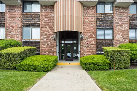 510 Child St #105B, Warren, RI 02885
