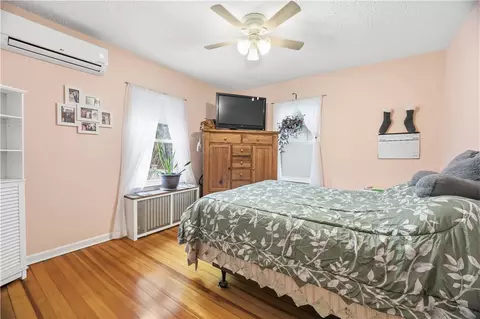 Bedroom - 111 Beechcrest St, Warwick, RI 02888 photo 1 of 5