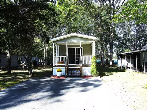 40 Leisure Way, Coventry, RI 02816