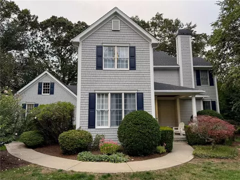 371 Glen Hill Dr, Saunderstown, RI 02874