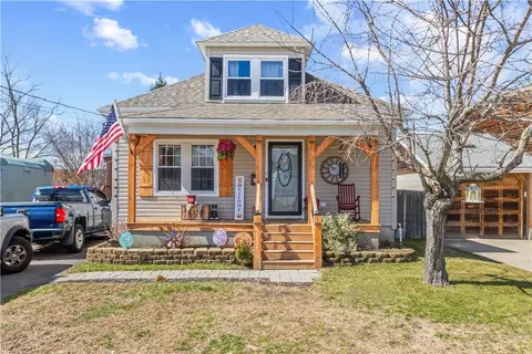 61 Mcaloon St, Pawtucket, RI 02861