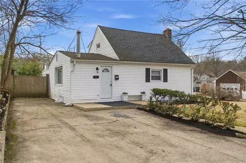 1 Pierce St, Coventry, RI 02816