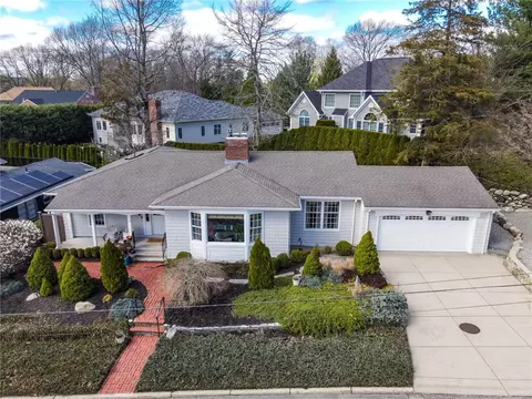 12 Coldbrook Ct, Cranston, RI 02920