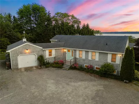55 W Main Rd, Little Compton, RI 02837