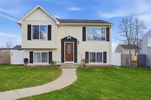 34 Chestnut St, Cumberland, RI 02864