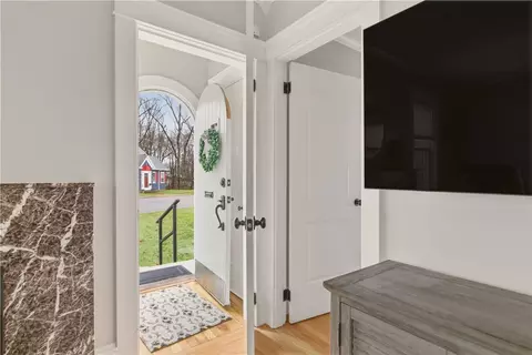287 Parkside Dr, Warwick, RI 02888 photo 4