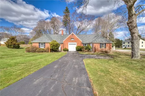 1 Hanley Farm Rd, Warren, RI 02885