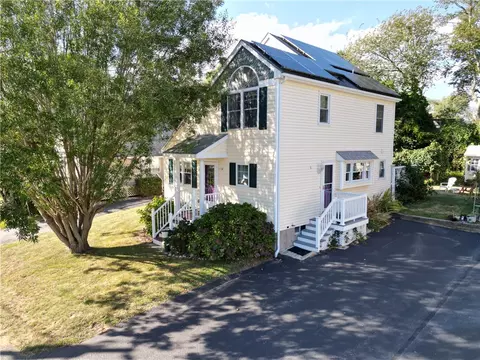 17 W Side Rd, South Kingstown, RI 02879