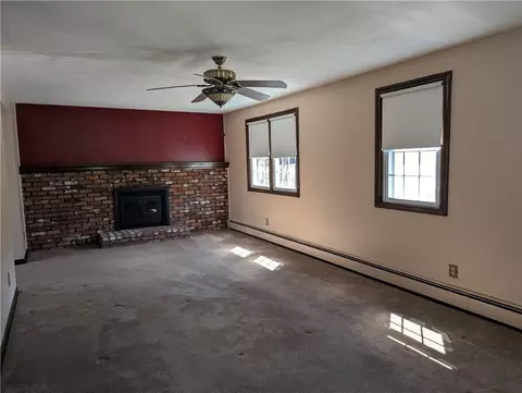 Living - 699 Lower River Rd, Lincoln, RI 02865 photo 2 of 2