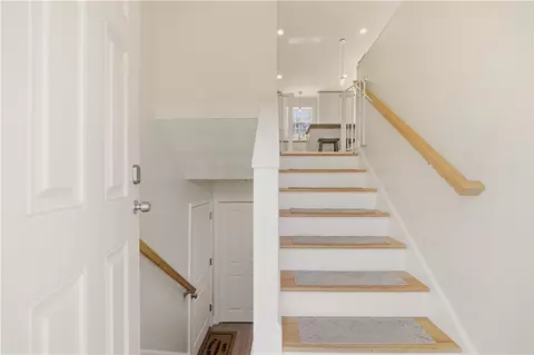 Entry Way - 90 Mockingbird Dr, Exeter, RI 02822 photo 1 of 3