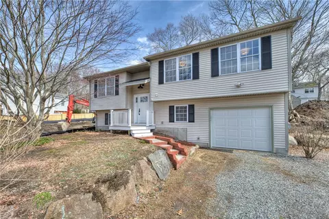 49 Meadow Sweet Trl, Saunderstown, RI 02874