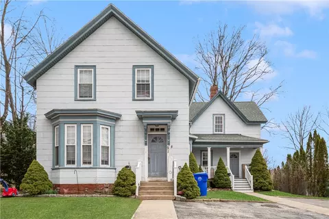 21 Woodside Ave, West Warwick, RI 02893