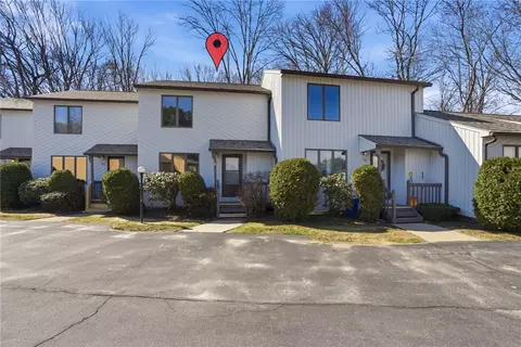 53 Kristee Cir, West Warwick, RI 02893