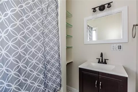 Bath - 31 Anthony St, Coventry, RI 02816 photo 2 of 3