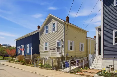 4 Third St, Newport, RI 02840