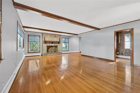 Living - 26 Windward Dr, Westerly, RI 02891 photo 3 of 4