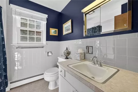Bath - 26 Windward Dr, Westerly, RI 02891 photo 6 of 6