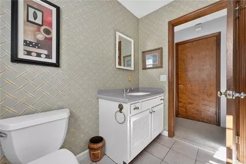 Bath - 26 Windward Dr, Westerly, RI 02891 photo 2 of 6