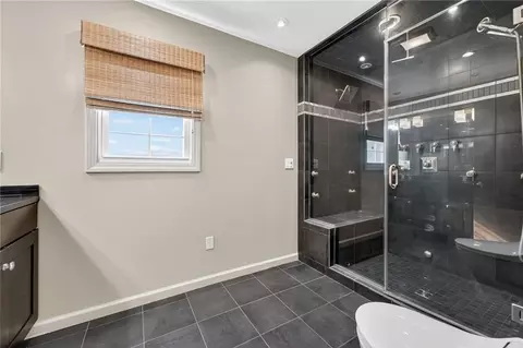 Bath - 26 Windward Dr, Westerly, RI 02891 photo 3 of 6