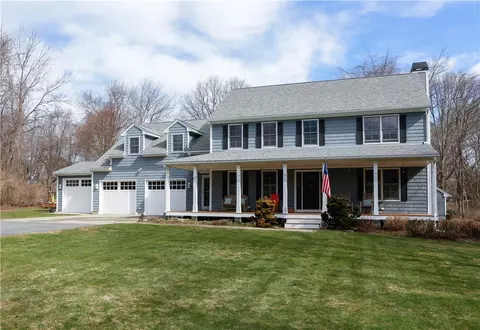 87 Woodward Ave, Narragansett, RI 02882