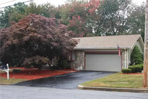32 Meadow View Blvd, North Providence, RI 02904